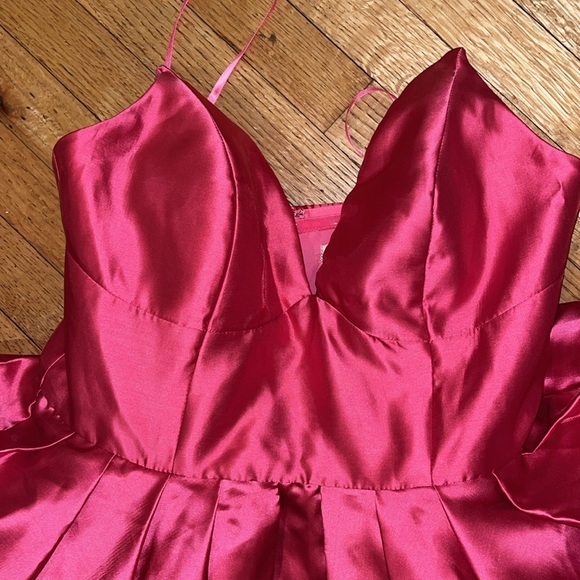 Hutch Sabrina Strapless V-Neck Pleated High-Low Gown - Picture 14 of 17